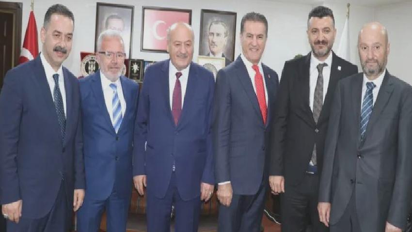 Mustafa Sarıgül, AKP Erzincan Şehir Başkanlığı’nı ziyaret etti