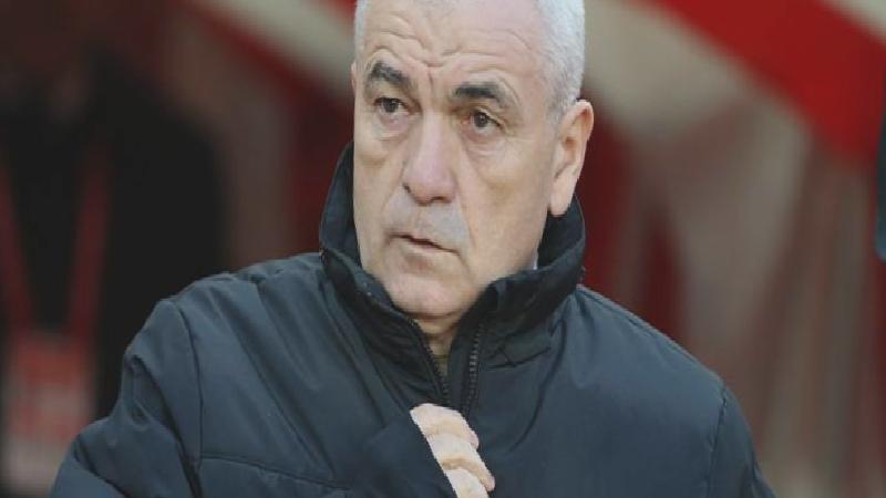 Rıza Çalımbay: Çok kötü goller yedik; Valencia’nın pozisyonunda Ali de sakatlandı, çıkması lazımdı çıkmadı; devre arasında “Ayağım kötü” deyip çıktı