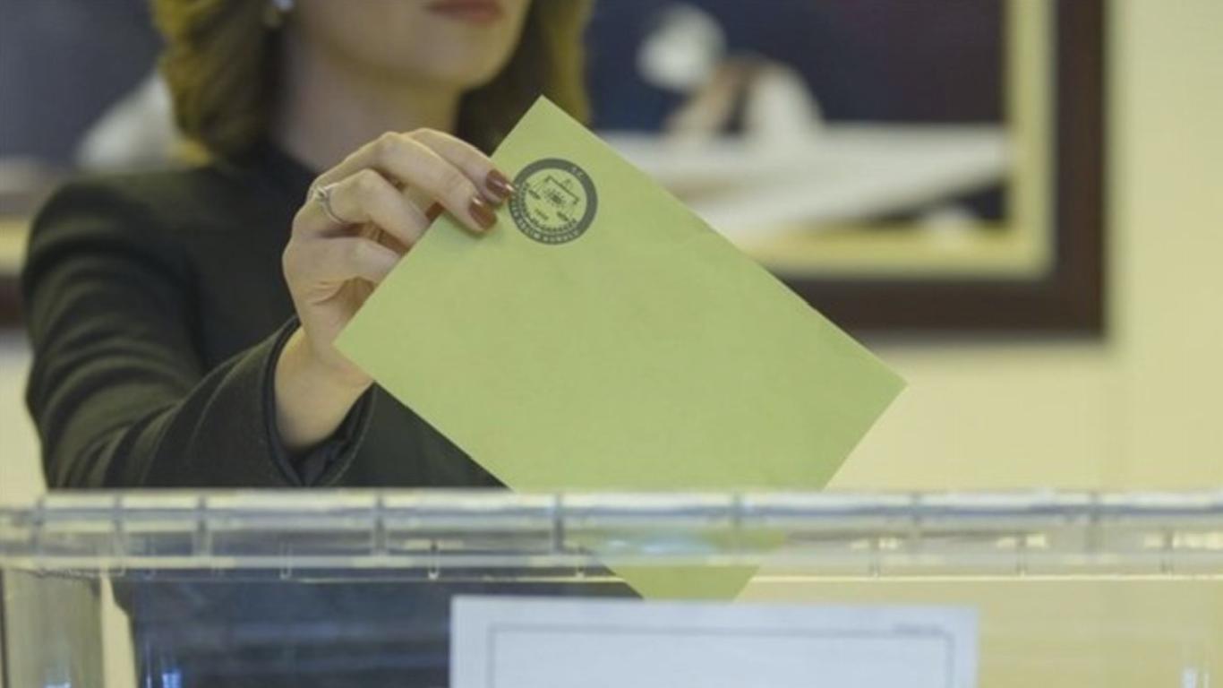Fehmi Koru: Anladık, 27 milyon oyla cumhurbaşkanı olunuyor; iyi de 25 milyon oy neden çöpe gidiyor?