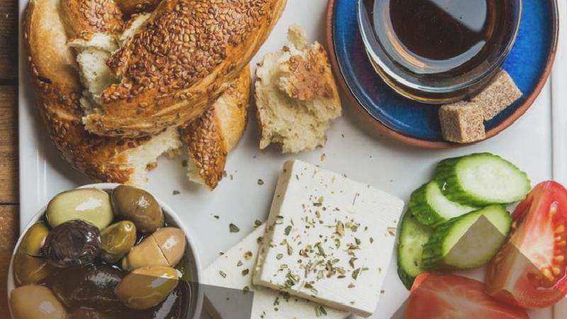 Orta direk harcamaları kıstı; kahvaltıyı ve kırmızı et tüketimini azalttı, çocuklarının ihtiyaçlarını karşılamakta zorlanmaya başladı