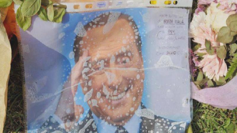 Berlusconi’nin cenazesi yakıldı, külleri villasındaki mozolede saklanacak