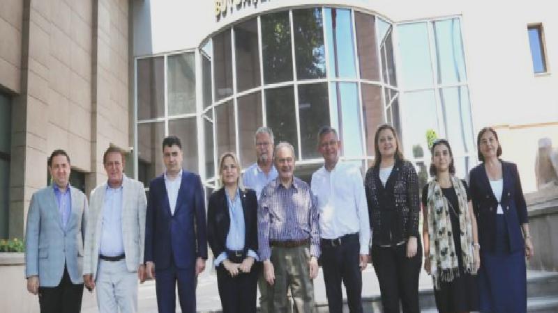 CHP’li milletvekillerinden Yılmaz Büyükerşen’e ziyaret