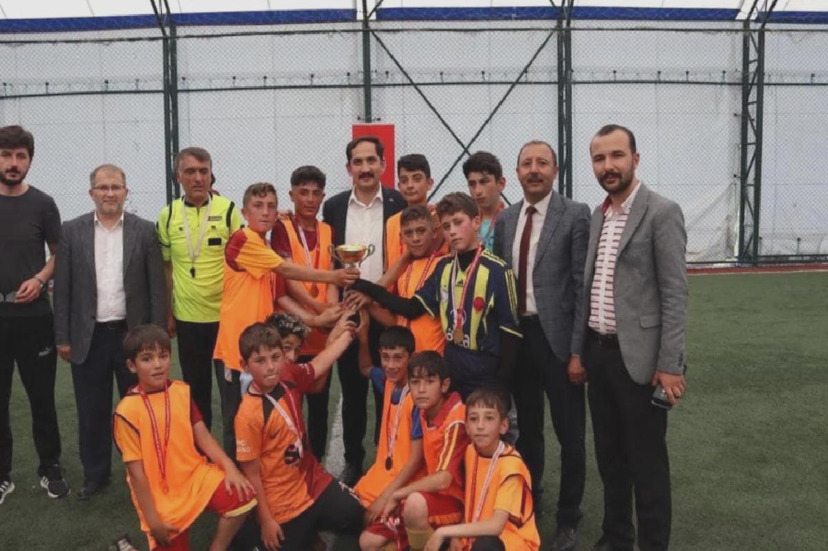 Çıldır’da düzenlenen Yaz Kuran Kursları futbol turnuvası sona erdi