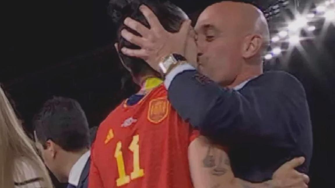 İspanya Futbol Federasyonu Başkanı Rubiales, “Öpüşme karşılıklıydı” diyerek istifayı reddetti