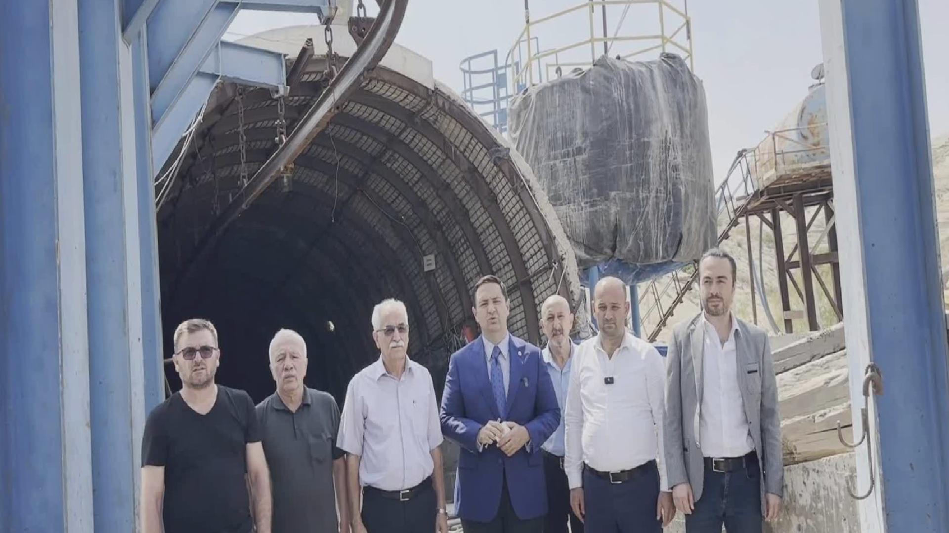 CHP’li Akdoğan, Yunus Emre Termik Santrali’nde: 165 madenci, bu bacanın altında 48 saattir açlık grevinde!