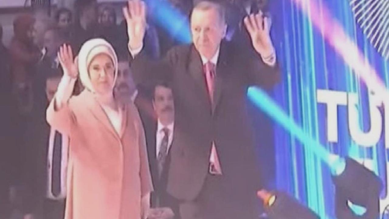 AKP’de Olağanüstü Büyük Kongre günü: Cumhurbaşkanı Erdoğan, salona geldi
