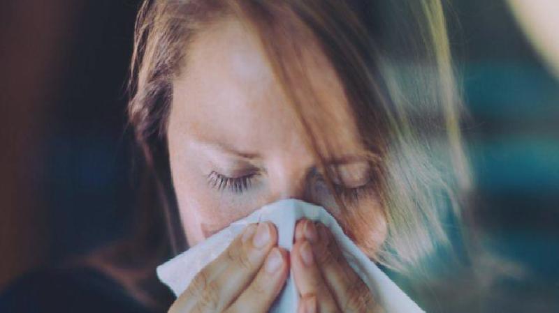 İngiliz sağlık yetkilisi: Covid henüz mevsimsel bir seyir izlemiyor, bizi şaşırtmaya devam edecek