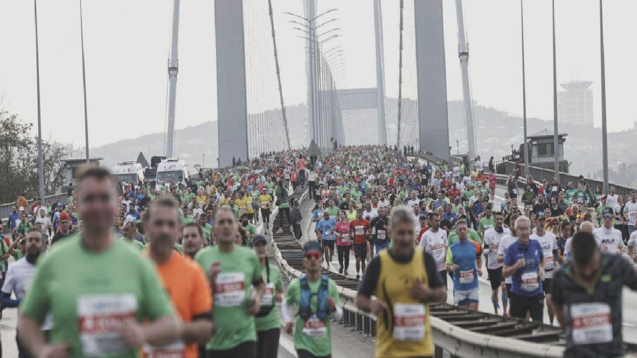 45. İstanbul Maratonu nedeniyle 15 Temmuz şehitler köprüsü trafiğe kapatıldı