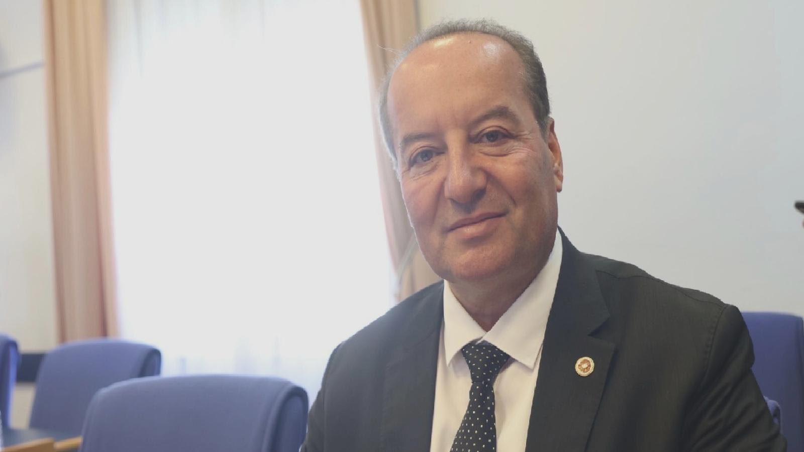 CHP’li Akay, torba kanun teklifini eleştirdi: Kamu görevlilerinin yönetim kurullarından huzur hakkı almamaları gerekir; Anayasa’ya aykırılık devam ediyor