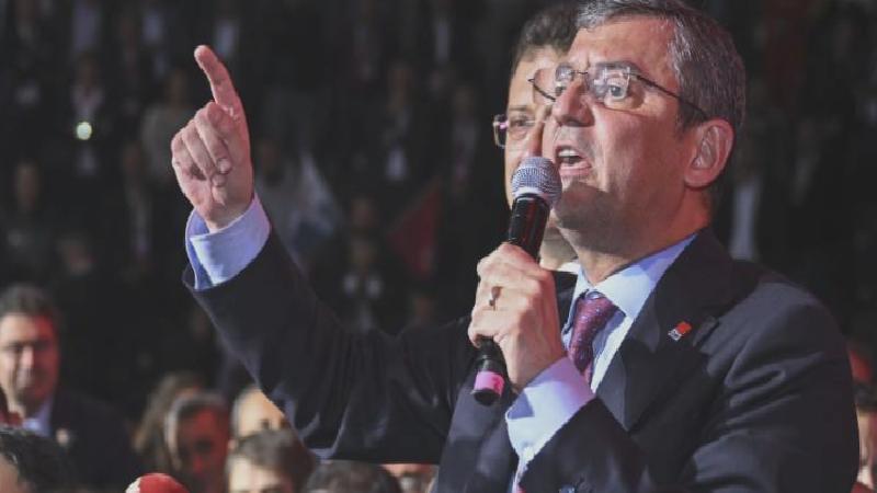 Fehmi Koru: Özgür Özel siyasi tarihimizde gibi nadir bulunan bir zafer kazandı; başarısı ‘Pirüs zaferi’ne döner mi?