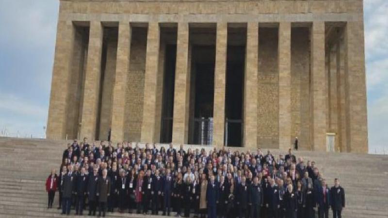 Milli Eğitim Bakanı Tekin, öğretmenlerle birlikte Anıtkabir’de