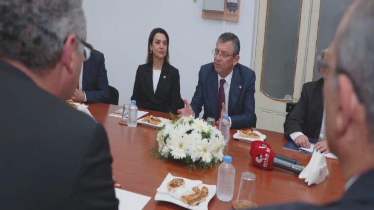 Özgür Özel, KKTC’de CTP Başkanı Erhüman’ı ziyaret etti: Enternasyonel’de bundan sonra partiyi ben temsil edeceğim