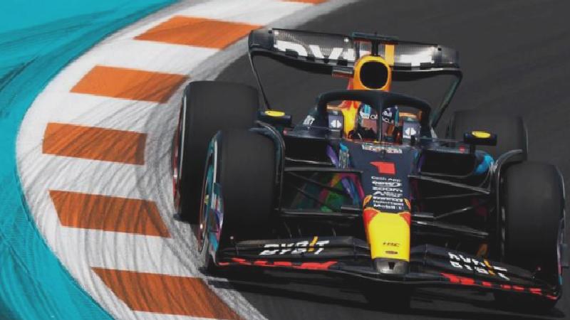 Son turda podyum değişti; F1 Las Vegas GP’de kazanan Max Verstappen!
