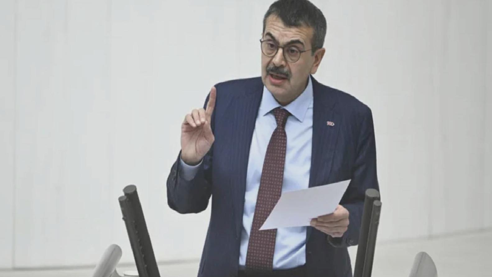 Fehmi Koru: “Tarikat ve cemtlar sivil toplum kuruluşu sayılır mı?” tartışması