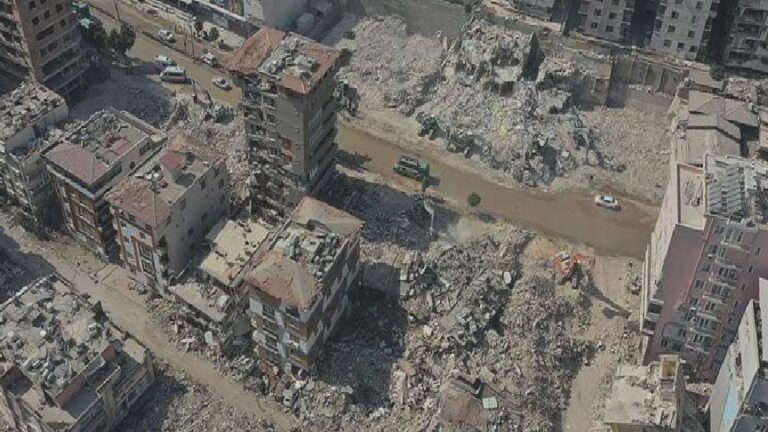 Hatay’da 53 kişinin öldüğü İlke Apartmanı davasında itiraf benzeri savunma: Bina dere yatağı üzerindeymiş!