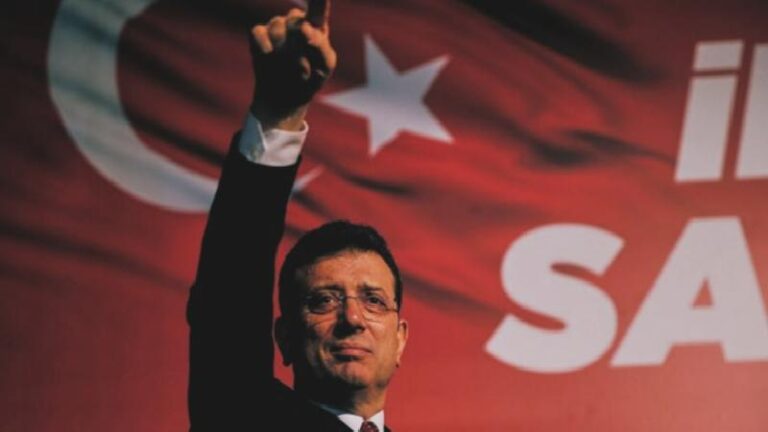 İmamoğlu: 2023 yılı Süper Kupası ikiye bölünmeli; Atatürk’e olan bağlılığımızın simgesi olarak müzede sergilenmeli