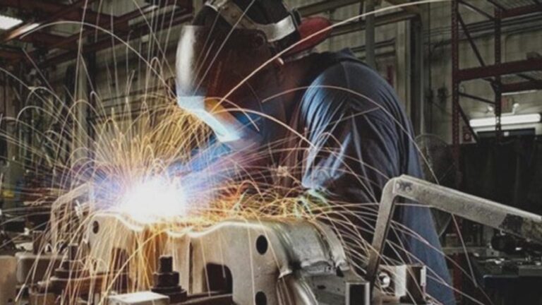 Sanayi üretimi ekimde yüzde 0,4 daraldı