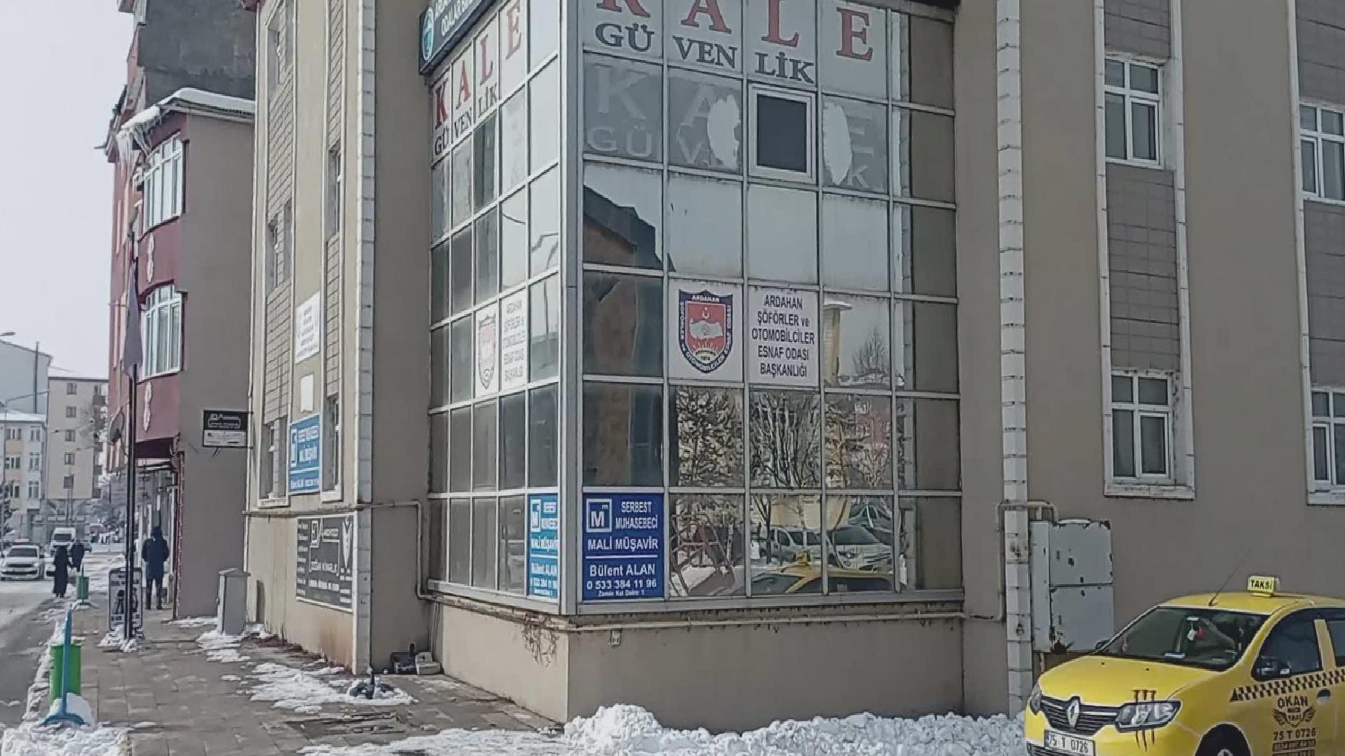 Ardahan Esnaf ve Sanatkarlar Odalar Birliği’nin hizmet binası, “kıdem tazminatı” ödemek için satılıyor