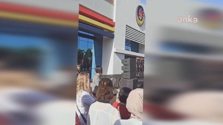 Cumhuriyet kutlamasındaki konuşması gündem olduktan sonra gözaltına alınan öğretmen görevden alınmış