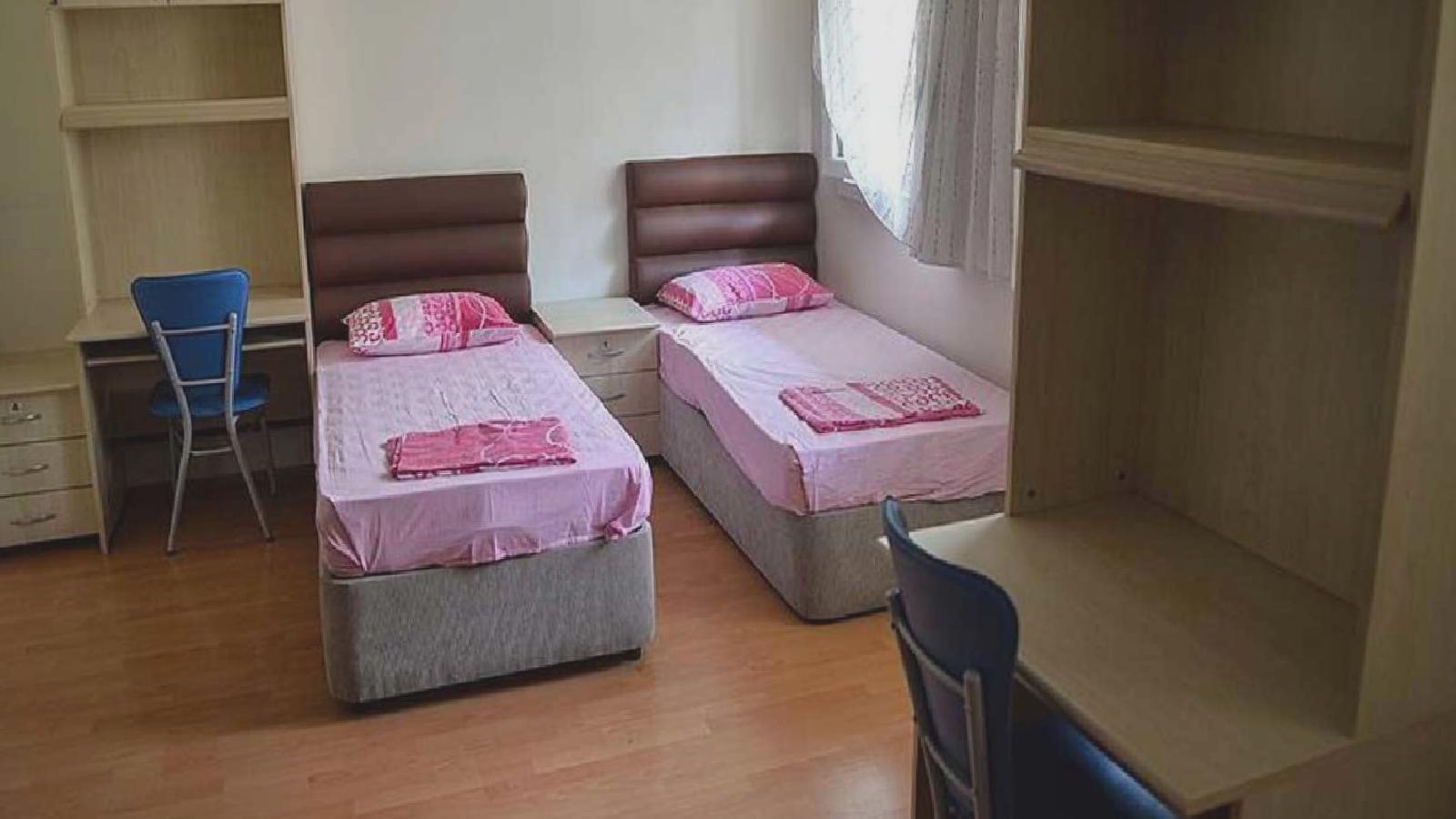 Depremzede ikizleri yurttan atan yönetime suç duyurusu: Başka mağdur çocuklar da var