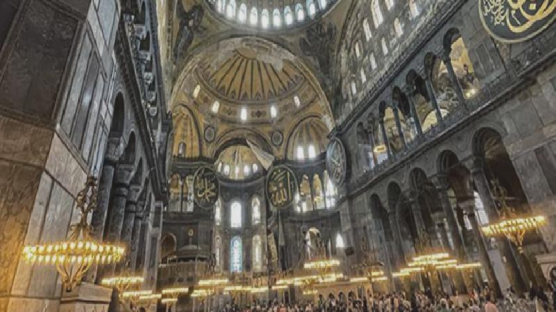İbadet ve turistik gezi girişleri ayrılmıştı: Ayasofya’da yeni dönem yoğunluğu azaltmış