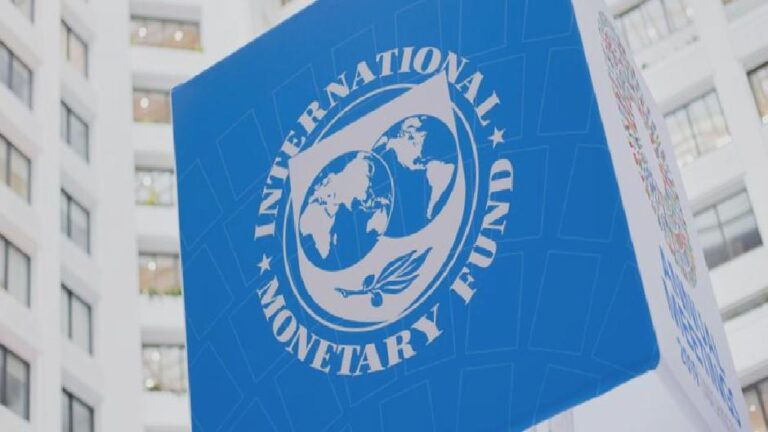 IMF küresel ekonomi için büyüme tahminini yükseltti