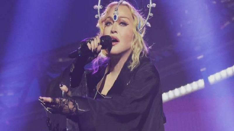 Madonna sahneye zamanında çıkmadı; iki hayranı “Ertesi gün işe gidecektik” diyerek dava açtı
