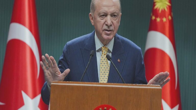 Erdoğan’dan Danıştay kararına sert tepki: Anayasa Mahkemesi’nin aldığı bazı garip kararlarda Cumhur İttifakı olarak tepkisiz kalmıyorsak, bunda da sessiz kalamayız