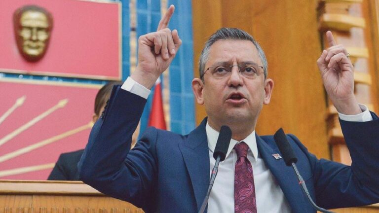 Özel’den ‘teğmenler’ tepkisi: Atatürk’e saygısızlık yapanlarla, buna tepki gösterenlere aynı cezayı vermek asla izah edilemez!