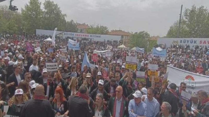 Avukatlardan “Büyük Savunma” mitingi: Anayasasızlaşmaya doğru yol alınıyor