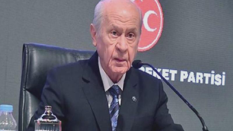 Devlet Bahçeli’den Mehmet Şimşek’e: “Türk milletini ‘yerel halk’ ifadesiyle değersizleştirmeye hizmet eden müfsit zihniyet, son günlerde maruz kaldığımız skandalların asal sorumlusudur”