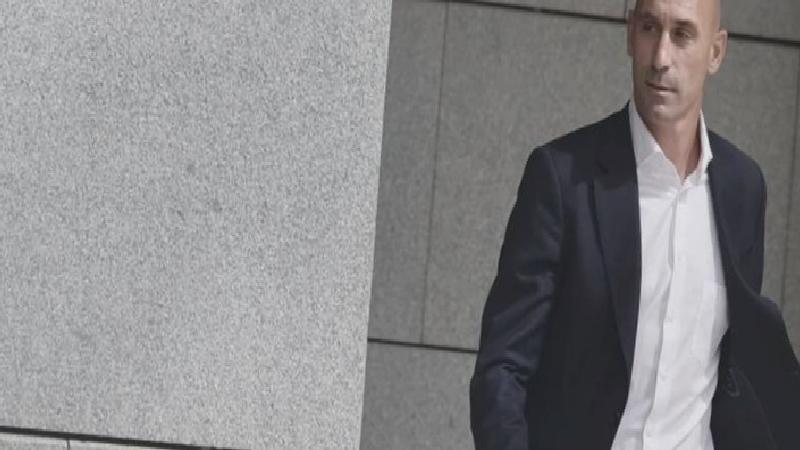 İspanya Futbol Federasyonu’nun eski başkanı Rubiales yolsuzluk soruşturması kapsamında gözaltına alındı