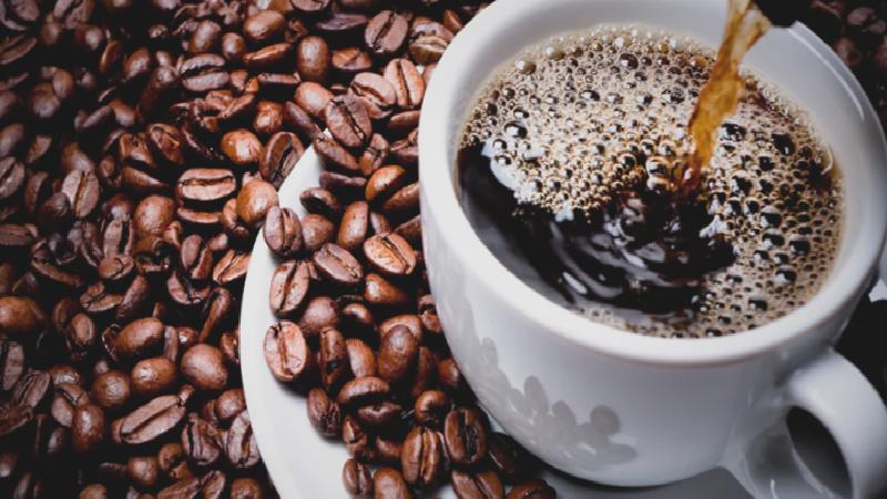 Kahvenin hikâyesi: Vücudumuza etkileri neler, bizi nasıl uyandırıyor?