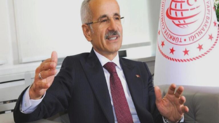 Bakan Uraloğlu: Kendisinin ya da eşyasının elle aranmasını kabul etmeyen yolcu uçağa kabul edilmeyecek