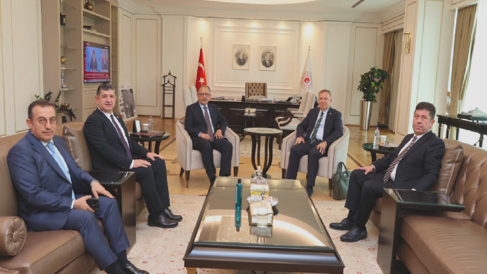 CHP Genel Başkan Yardımcısı Zeybek ve Bakan Özhaseki görüştü: Belediyelerin borçları, su sorunu, İller Bankası payından kesinti…