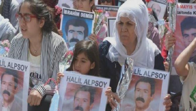 Cumartesi Anneleri 998’inci haftada Halil Alpsoy ve Kasım Alpsoy’un akıbetini sordu: Yarın anneler günü, bizi unutmayın