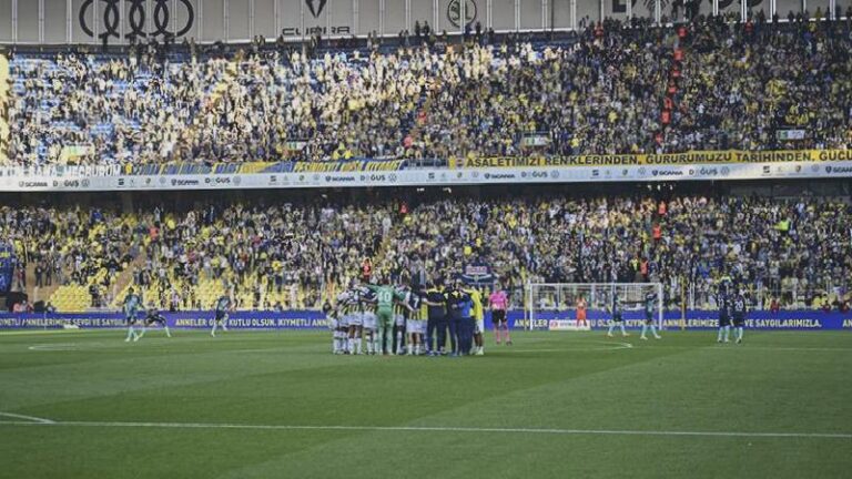 Fenerbahçe tribünlerinde “Ali Koç istifa” sesleri ve “Aziz Yıldırım” tezahüratları!