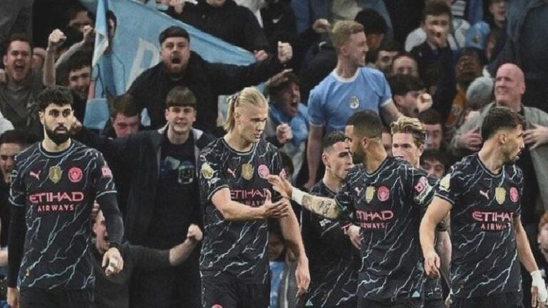 Manchester City tarih yazmanın eşiğinde; Premier Lig’de bir ilki başaracak