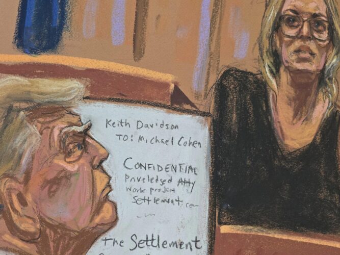 Trump ile eski porno yıldızı Daniels davasında hakim “müstehcen detay” uyarısı yaptı