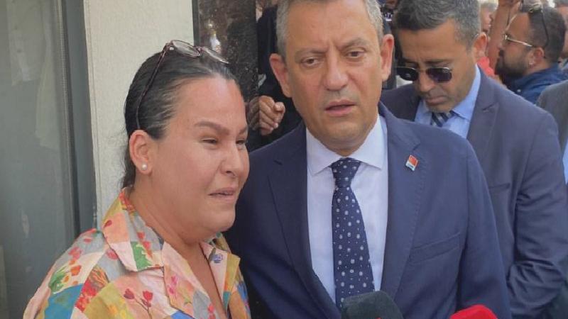 Atama bekleyen engelli öğretmen, ağlayarak Özgür Özel’den yardım istedi: İadeiziyarette sesimizi duyurur musunuz?