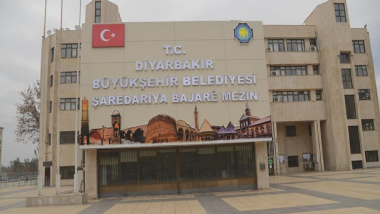 Diyarbakır Büyükşehir Belediyesi’nden “Kandil Diyarbakır’a kayyım atamış” haberi yapan Yeni Şafak’a: Kağıt parçası