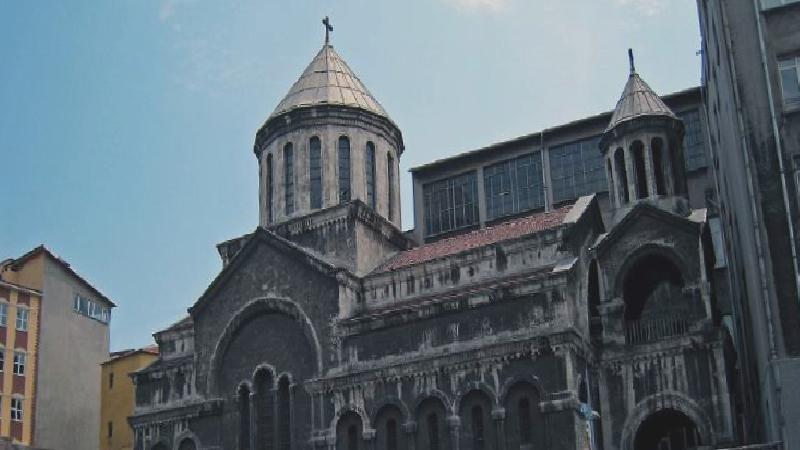 Futbol turnuvasında Ermeni Lisesi öğrencilerine “Mülteciler dışarı” sloganları atıldı