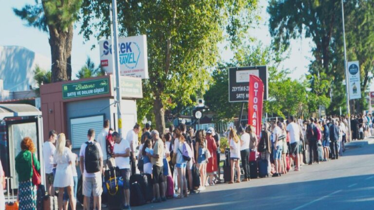 ‘Kapıda vize’ ile kapıda kaldılar: Yüzlerce insan Yunan adalarına alınmadı