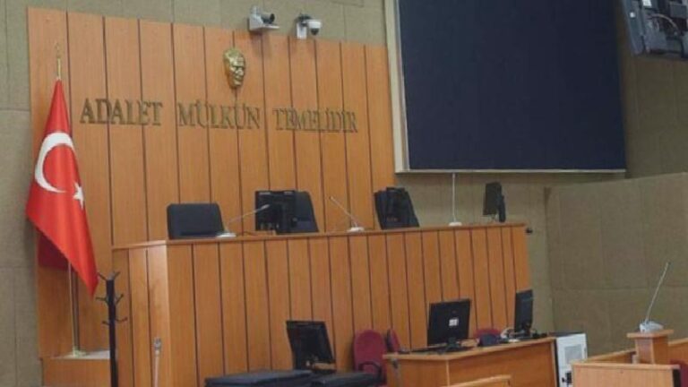 Mahkemede bayan avukata “bacak bacak üstüne atma” tutanağı