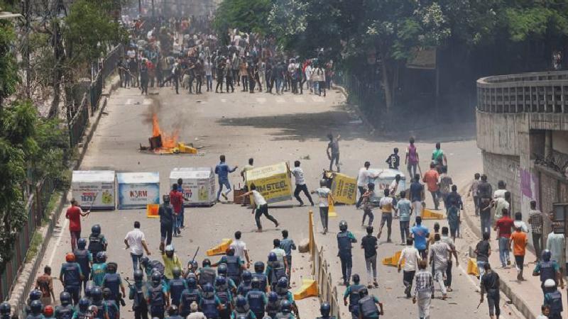 Bangladeş’te Bağımsızlık Savaşı’nda görev alanların çocuklarına kamu kontenjanı ayrılmasına karşı protestolar sürüyor; 105 ölü