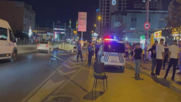Esenyurt’ta restorana silahlı saldırı düzenlendi; yoldan geçen kişi öldü