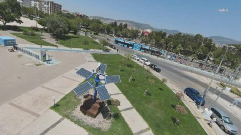 İzmir Belediyesi’nden iklim krizi mücadelesi: Güneş ağaçları ile şarj dönemi başladı