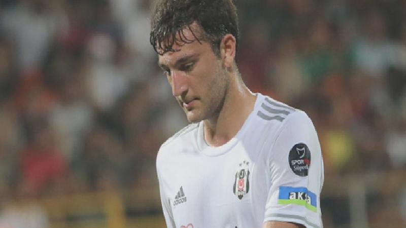 Beşiktaş’ta Emrecan Uzunhan, Antaly’a kiralandı