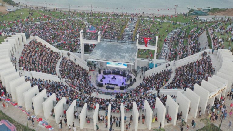 Didim’i karıştıran amfi tiyatro iddiası: Eski başkan “Tiyatromuzda kayma yok, belediyede eksen kayması var!”