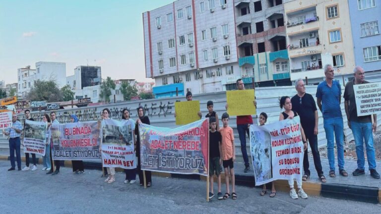 Furkan Apartmanı’nda yakınlarını kaybeden aileler adalet nöbetinde: “3 sanığa bert kararını kabul etmiyoruz, firari müteahhitler yakalansın!”